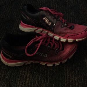 Tennis shoes